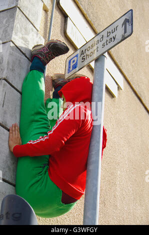 Bodies in Urban Spaces, Bangor, North Wales, Vereinigtes Königreich. Stockfoto