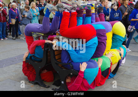 Bodies in Urban Spaces, Bangor, North Wales, Vereinigtes Königreich. Stockfoto