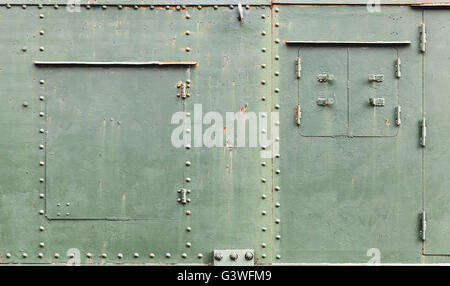 Abstrakt Grün industrial Metal Hintergrundtextur mit Schächten, Bolzen und Nieten, Details der russischen gepanzerten Zug von WWII t Stockfoto