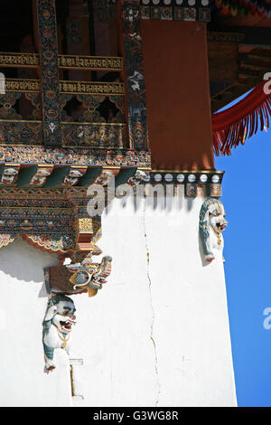 Details der Dekoration des wichtigsten Pavillons des Klosters Gangtey Gompa in Thimphu (Bhutan). Stockfoto