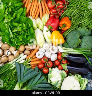 Sortiment von Obst und Gemüse gesund essen Stockfoto