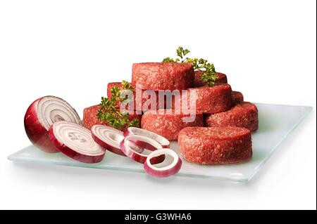 rohes Hackfleisch, isoliert auf weiss Stockfoto