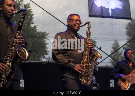 Saxophonisten der Mahmoud Ahmed Musik zeigen, Respekt Festival 2016 in Prag, 12. Juni 2016, Tschechische Republik Stockfoto