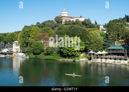 Italien, Piemont, Turin, Santa Maria al Monte dei Cappuccini ist ein spät-Renaissance-Stil Kirche auf einem Hügel mit Blick auf den Fluss Po, Rudern Stockfoto