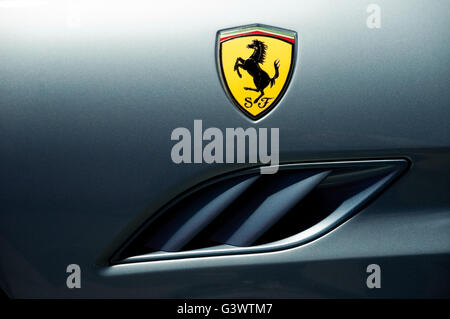 Asien, Naher Osten, Vereinigte Arabische Emirate, Abu Dhabi, Yas Island, Ferrari World Stockfoto