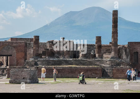 Europa, Italien, Kampanien, Pompei, Forum, Tempel des Jupiter Stockfoto