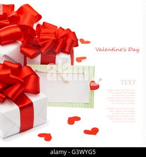 Valentinstag Geschenke verpackt in weißem Papier Stockfoto