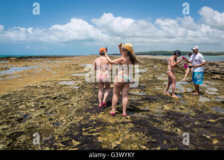 Frau, die Selfies, Lagune, Gunga Strand, Maceio, Alagoas, Brasilien Stockfoto