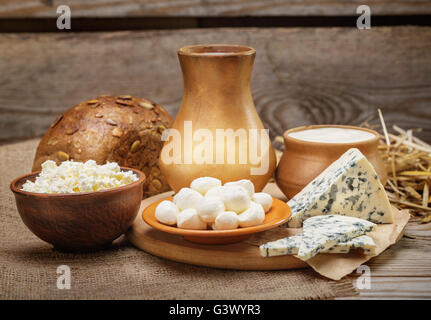 Rustikale, natürliche Milchprodukte Stockfoto