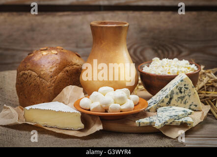 Rustikale, natürliche Milchprodukte Stockfoto