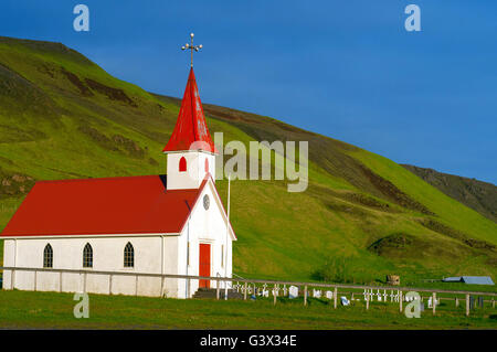 Reyniskirkja, Kirche am Reynisfjara Strand in der Nähe von Vík Í Mýrdal, South Coast, Island Stockfoto