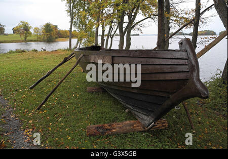 Traditionelle hölzerne Klinker gebaut Boot, Insel Kizhi, Karelien, Russland. Stockfoto