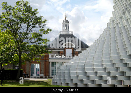 Einen Überblick über die Serpentine Pavillon 2016, eine temporäre Architektur-Installation von Bjarke Ingels Group entwickelt. (GROß) Stockfoto