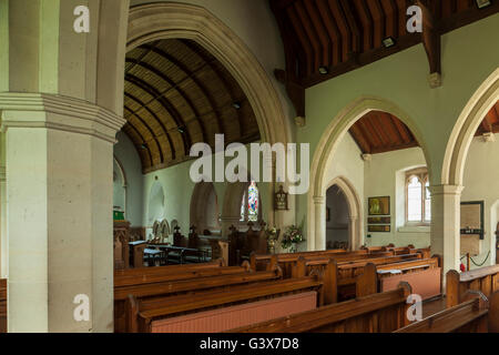 Innenraum der St. Laurence Church in Guestling, East Sussex, England. Stockfoto