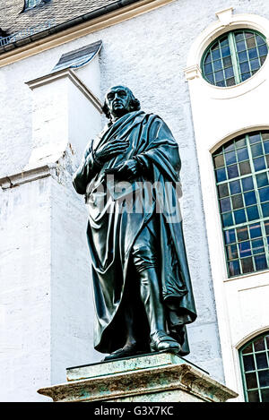 Herder-Denkmal vor der Kirche St. Peter und Paul, Weimar, Thüringen, Deutschland; Herder-Denkmal, Weimar, Vor Seiner Kirche Stockfoto