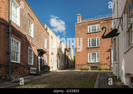 Frühling-Nachmittag auf Mermaid Straße in Roggen, East Sussex, England. Stockfoto