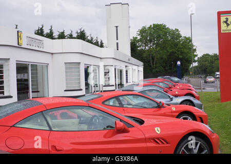 Ferrari-Vertragshändler in Egham in Surrey UK Stockfoto