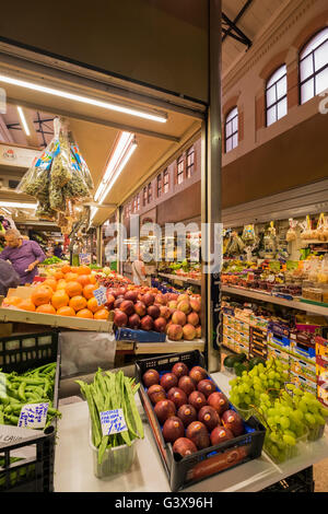 Frisches Obst und Gemüse zum Verkauf an den Mercato Delle Erbe, Bologna, Italien Stockfoto