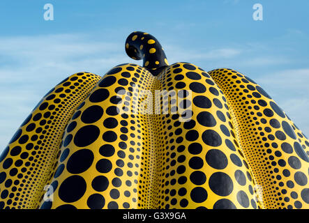 Gelber Kürbis von Yayoi Kusama, Naoshima, Japan Stockfoto