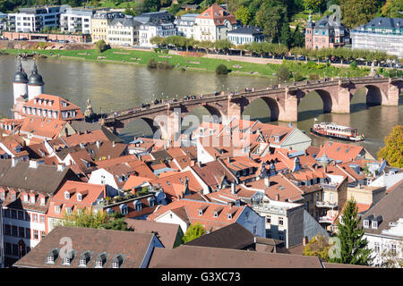 Alte Brücke (Karl - Theodor-Brücke) über den Neckar, Schiffe, Heidelberg, Kurpfalz, Baden-Württemberg, Deutschland Stockfoto