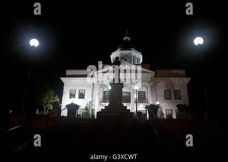 Jackson County Courthouse in Sylva, North Carolina, in der Nacht Stockfoto