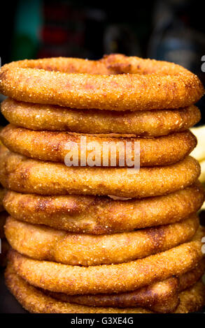 Sel Roti, typischen Nepali Essen aus Reismehl. Stockfoto