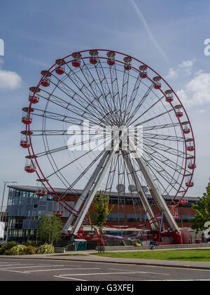 Ein Riesenrad errichtet vorübergehend in The Triangle, Bournemouth, im Rahmen des jährlichen Festivals der Räder im Mai 2016 Stockfoto