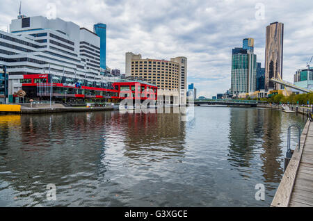 Ansichten von Melbourne entlang der South Bank Fluss-Bezirk Stockfoto