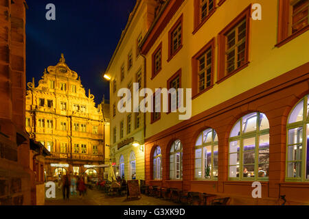 Altstadt: Haspelgasse mit Schmidts Lounge (rechts) und Haus Zum Ritter (Haus des Ritters), Deutschland, Baden-Württemberg, Ku Stockfoto