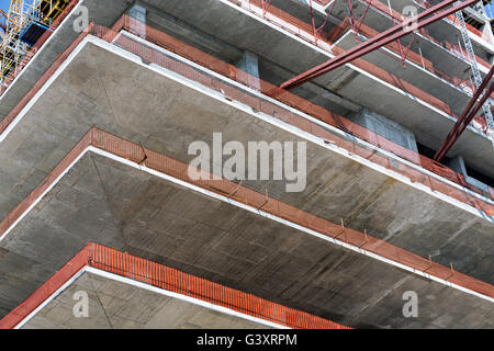 Mehrstufige konkrete modernes Geschäftshaus im Bau Stockfoto