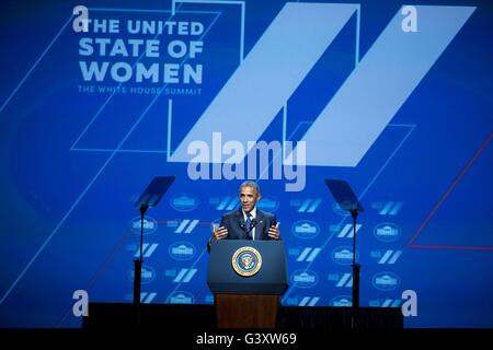 Washington, Vereinigte Staaten von Amerika. 15. Juni 2016. US-Präsident Barack Obama liefert Bemerkungen während der United State of Women Summit im Walter E. Washington Convention Center 14. Juni 2016 in Washington, DC Credit: Planetpix/Alamy Live News Stockfoto