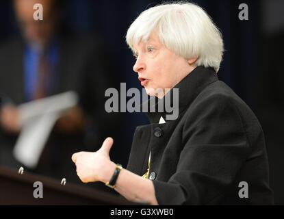 Washington, DC, USA. 15. Juni 2016. U.S. Federal Reserve Stuhl Janet Yellen spricht während einer Pressekonferenz in Washington, D.C., Hauptstadt der Vereinigten Staaten, 15. Juni 2016. Die US Federal Reserve am Mittwoch gehalten Steuersatzes Leitzinsen unverändert nach Abschluss seiner zweitägigen Sitzung. Bildnachweis: Gao Pan/Xinhua/Alamy Live-Nachrichten Stockfoto