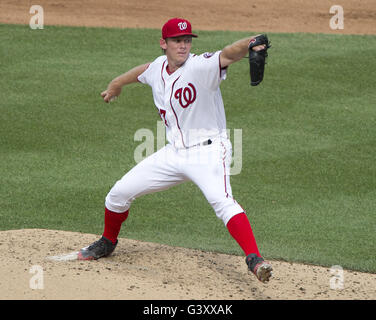 Washington, District Of Columbia, USA. 15. Juni 2016. Washington Nationals ab Krug Stephen Strasburg (37) arbeitet im fünften Inning gegen die Chicago Cubs bei Nationals Park in Washington, DC auf Mittwoch, 15. Juni 2016. Die Staatsangehörigen gewann das Spiel 5: 4 in 12 Innings. Bildnachweis: Ron Sachs/CNP Credit: Ron Sachs/CNP/ZUMA Draht/Alamy Live-Nachrichten Stockfoto