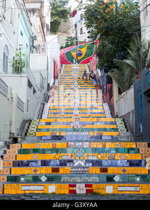 Peking, China. 16. Juni 2016. Dieses Foto zeigt Escadaria Selaron, auch bekannt als die "Selaron-Schritte" in Rio De Janeiro, Brasilien auf Aprail 25, 2015. Die Olympischen Spiele 2016 in Rio findet vom 5. August bis 21 statt. © Xu Zijian/Xinhua/Alamy Live-Nachrichten Stockfoto