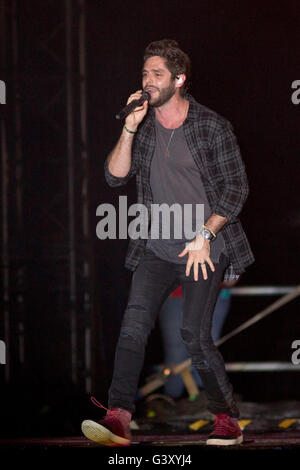 Oshkosh, Wisconsin, USA. 15. Juni 2016. Country-Musiker THOMAS RHETT im Ford Field Festival im Land USA Musikfestival in Oshkosh, Wisconsin Credit tritt: Daniel DeSlover/ZUMA Draht/Alamy Live News Stockfoto