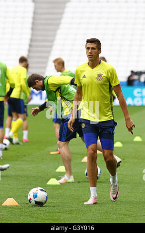 Lyon, Frankreich. 15. Juni 2016. Yevhen Khacheridi in Aktion während offenes Training der Ukraine Fußball-Nationalmannschaft vor dem Spiel der UEFA EURO 2016 gegen Nordirland. Stade de Lyon, Lyon, Frankreich. Bildnachweis: Oleksandr Prykhodko/Alamy Live-Nachrichten Stockfoto