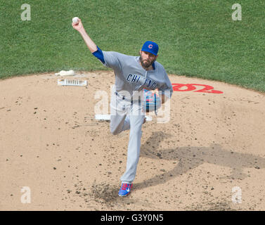 Washington, uns. 15. Juni 2016. Chicago Cubs Start Pitcher Jason Hammel (39) arbeitet im zweiten Inning gegen die Washington Nationals an Nationals Park in Washington, DC auf Mittwoch, 15. Juni 2016. Kredit: Ron Sachs/CNP - NO WIRE SERVICE - Kredit: Dpa/Alamy Live-Nachrichten Stockfoto