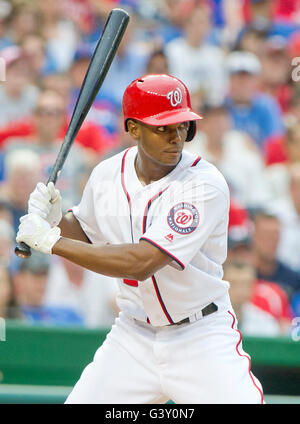 Innings. 15. Juni 2016. Washington Nationals Center Fielder Michael Taylor (3) Fledermäuse im 10. Inning gegen die Chicago Cubs am Nationals Park in Washington, DC auf Mittwoch, 15. Juni 2016. Die Staatsangehörigen gewann das Spiel 5: 4 in 12 Innings. Kredit: Ron Sachs/CNP - NO WIRE SERVICE - Kredit: Dpa/Alamy Live-Nachrichten Stockfoto