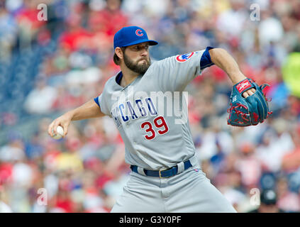Washington, uns. 15. Juni 2016. Chicago Cubs Start Pitcher Jason Hammel (39) Stellplätze im ersten Inning gegen die Washington Nationals am Nationals Park in Washington, DC auf Mittwoch, 15. Juni 2016. Kredit: Ron Sachs/CNP - NO WIRE SERVICE - Kredit: Dpa/Alamy Live-Nachrichten Stockfoto
