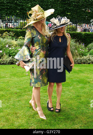 Ascot, Großbritannien. 16. Juni 2016. Mode für Damen Tag Royal Ascot, Ascot Rennstrecke. Stockfoto