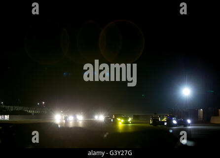 Rennstrecke in Le Mans, Le Mans, Frankreich. 15. Juni 2016. Le Mans 24 Stunden Training und Qualifying. Autos fahren in der Nacht. Bildnachweis: Aktion Plus Sport/Alamy Live-Nachrichten Stockfoto