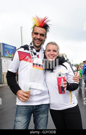 St Denis, Paris, Frankreich. 16. Juni 2016. Fußball-Europameisterschaft, Deutschland gegen Polen. Deutschen Fans Credit: Action Plus Sport/Alamy Live News Stockfoto