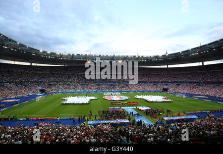 Saint-Denis, Frankreich. 16. Juni 2016. Die Teams sind auf dem Spielfeld, bevor die Gruppe C der UEFA Euro 2016 Fußballspiel Deutschland und Polen im Stade de France in Saint-Denis, Frankreich, 16. Juni 2016. Foto: Christian Charisius/Dpa/Alamy Live News Stockfoto