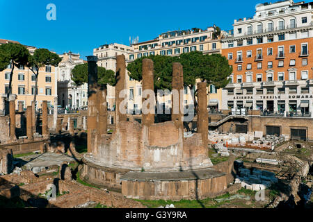 Antiker runder Tempel, Area Sacra Argentinien, Largo di Torre Argentina, Rom, Latium, Italien, Europa Stockfoto