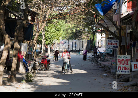 Straßenszene in Ninh Binh, trockene Halong Bucht, Vietnam, Südostasien, Asien Stockfoto