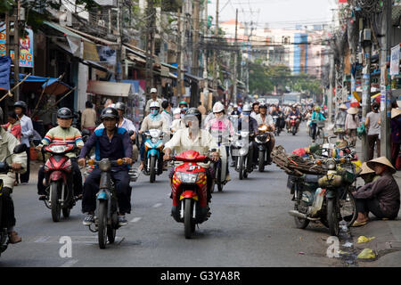 Straßenverkehr in das chinesische Viertel von "Cholon", Saigon, Ho-Chi-Minh-Stadt, Vietnam, Südostasien Stockfoto