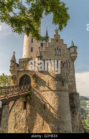 Schloss Lichtenstein mit Eingangstor und Zugbrücke Stockfoto