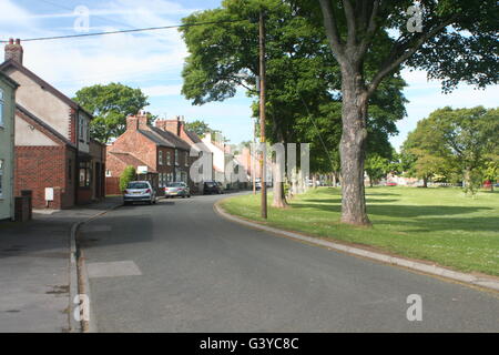 Brompton Dorf und grüne Northallerton North Yorkshire Stockfoto