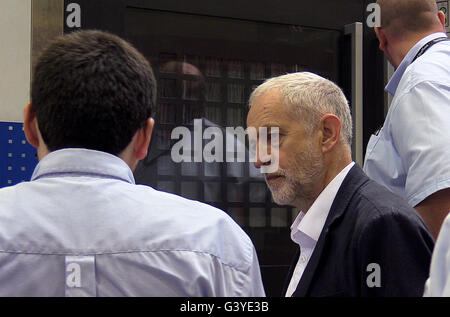 Labour-Partei Führer Jeremy Corbyn trifft Mitarbeiter während eines Besuchs in der Sheffield University Advanced Manufacturing Research Park, Rotherham. Stockfoto