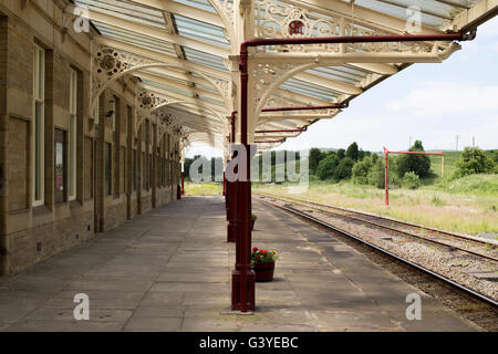 Plattform am Hellifield Bahnhof in North Yorkshire, England. Stockfoto